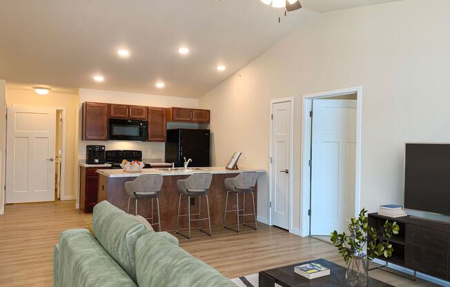 3 beds, 2 baths, 1,165 sqft, $1,635, Unit OS 4111-209