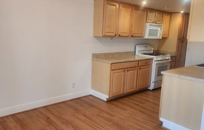 3 beds, 2.5 baths, $2,250