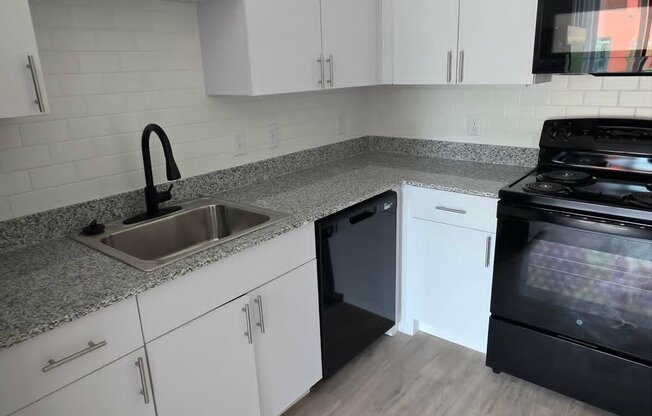 1606 EL PASO ST