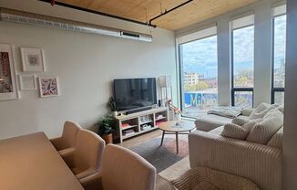 2 beds, 1 bath, 991 sqft, $2,350, Unit 415