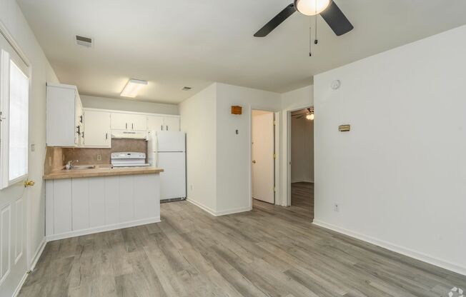 Southfork Apartments - Dallas TH