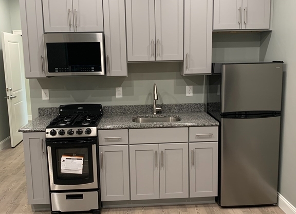 Studio, 1 bath, $1,600, Unit 306