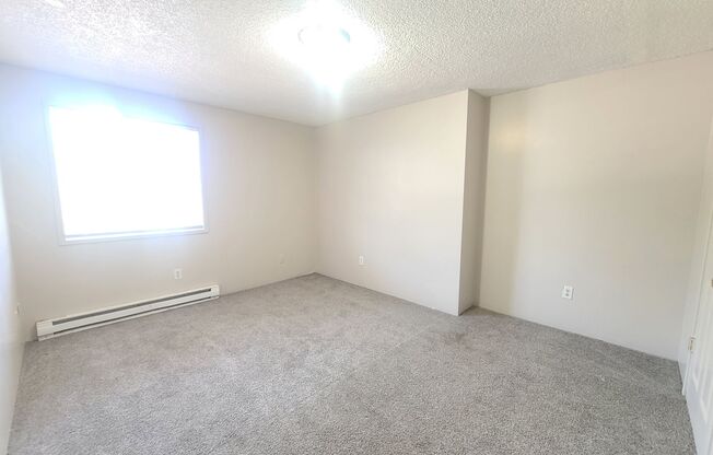 2 beds, 1 bath, $1,095, Unit 303