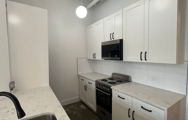 2 beds, 1 bath, 725 sqft, $2,275, Unit 527