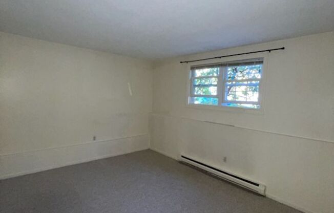 2br-Clean unit at Madison Arms