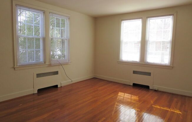 2 beds, 1 bath, 822 sqft, $1,895, Unit 402 #11