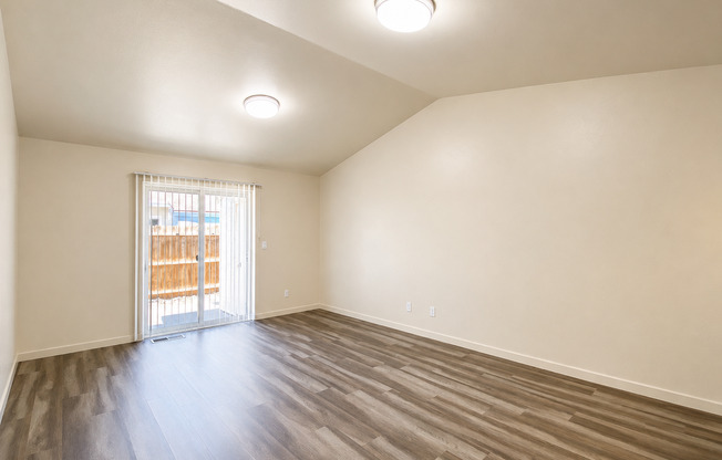 2 beds, 2 baths, 998 sqft, $2,150, Unit H-39