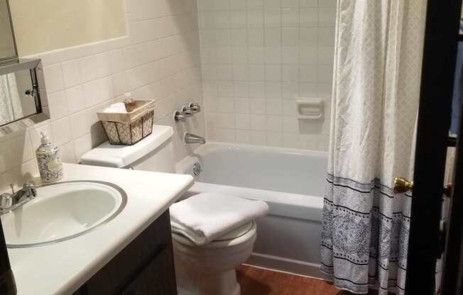 Welcome to Lakeside Apartment Homes