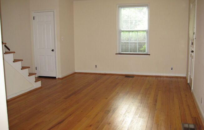 3 level end unit 1br+den 2ba town house in Fairlington