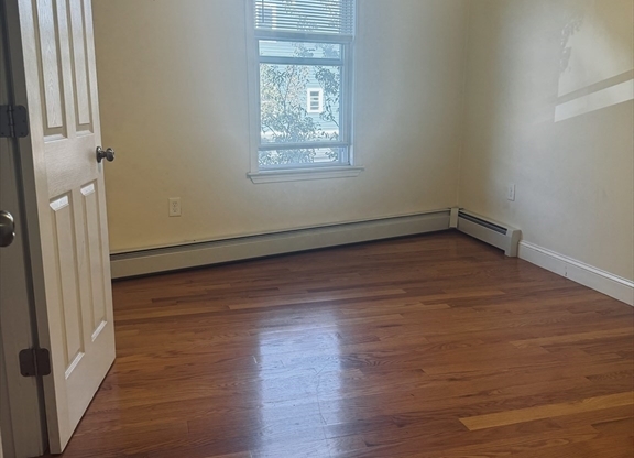 3 beds, 1 bath, 1,155 sqft, $3,750, Unit /