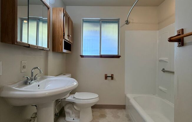 3 bedroom 1.5 bath In North Tacoma!!!