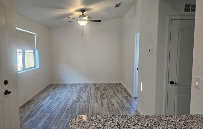 2 beds, 1 bath, $1,350, Unit 2110 Holly Ave Unit D102