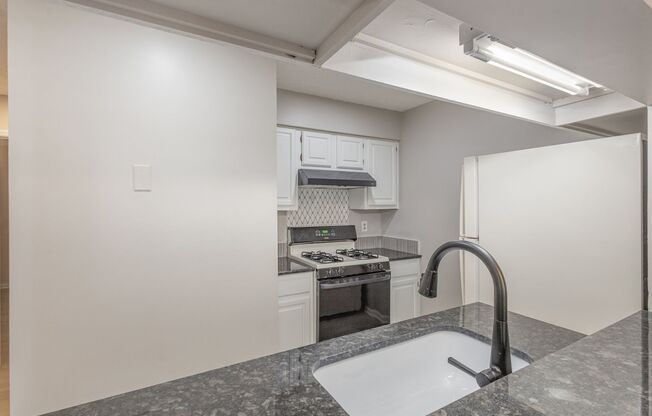 2 beds, 2 baths, $1,590, Unit UNIT F