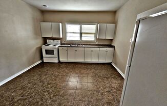 2 beds, 1 bath, 801 sqft, $900, Unit 1810 Beech St SE