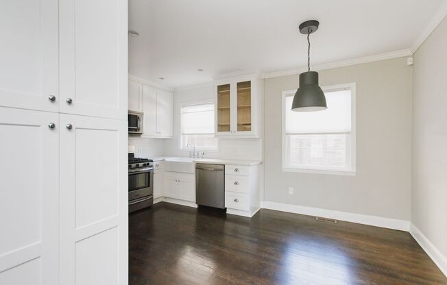 Chic Buckhead Condo with Courtyard Views & Walkable Lifestyle