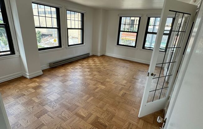2 beds, 1 bath, 940 sqft, $2,795, Unit 604