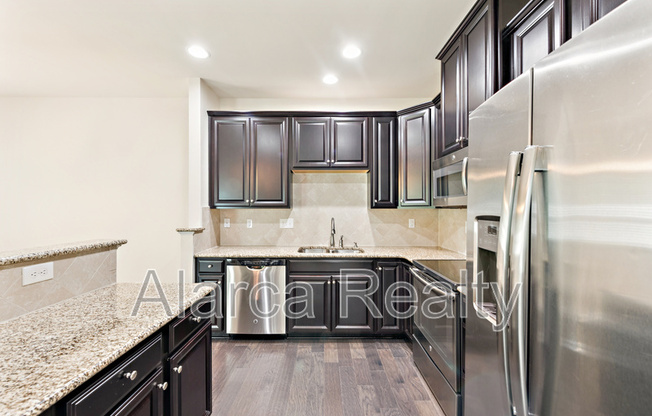 2455 SILVERTHORN DR