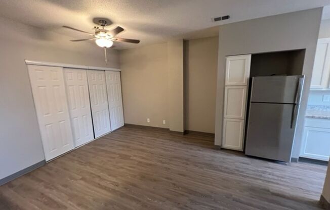 Studio, 1 bath, 650 sqft, $800, Unit 202