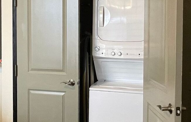 2 beds, 2 baths, 728 sqft, $1,625, Unit 201