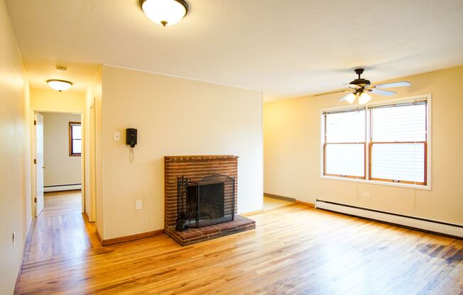 Nob Hill Bright 2nd Floor 1 Bdr w/Hardwoods & Fireplace!