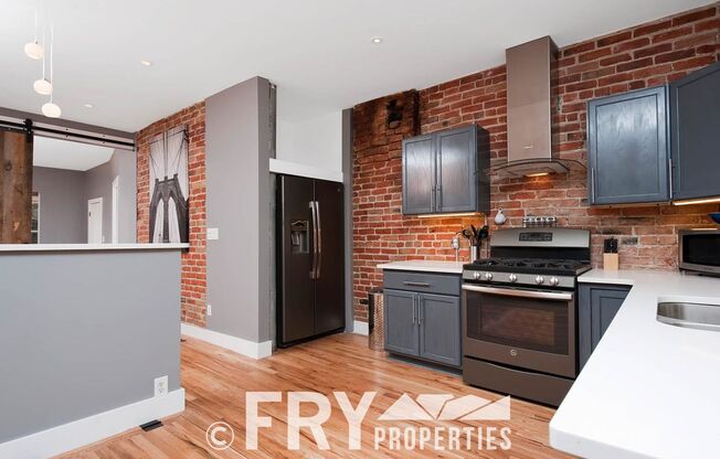 1 bed, 1 bath, 758 sqft, $2,150, Unit 3636 N Williams Street