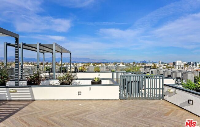 1 bed, 1 bath, 500 sqft, $2,595, Unit 300