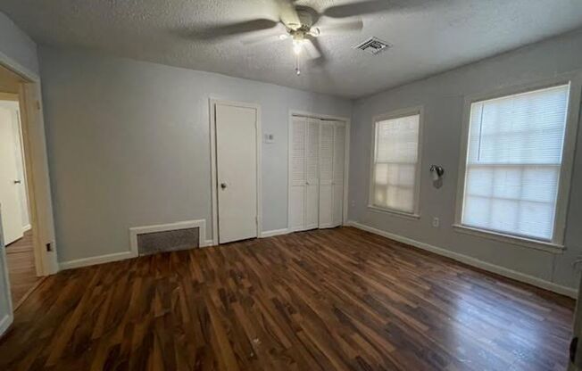 3 beds, 1 bath, $1,600