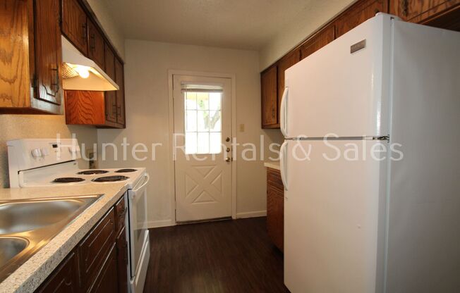 2 beds, 1.5 baths, $725