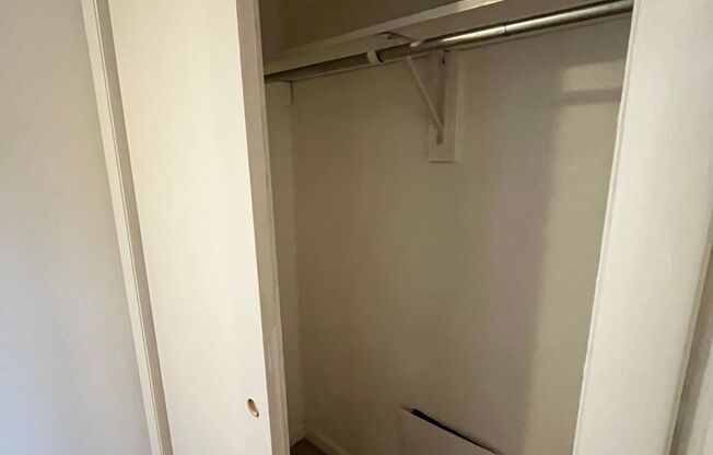 2 beds, 1 bath, 903 sqft, $1,170, Unit K-4