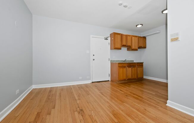 Studio, 1 bath, 270 sqft, $950, Unit 201