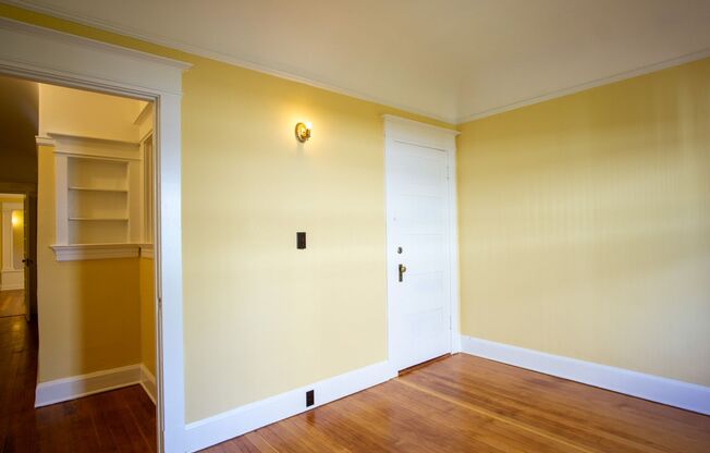 3 beds, 1 bath, $3,195, Unit 201