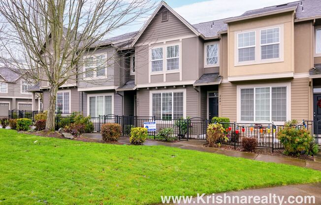 Lovely Home In A Excellent Location! 2 Bedrm 2.5 Bath in Arbor Reserve **PET FRIENDLY! & INTERNET INCLUDED**