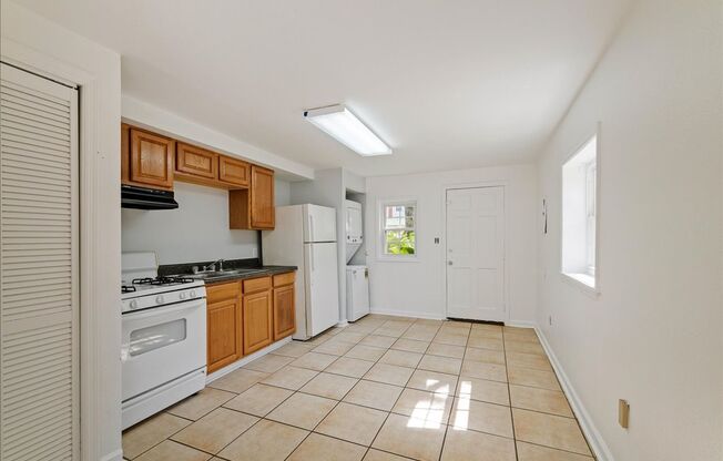 2 beds, 1 bath, $1,281, Unit Unit 3