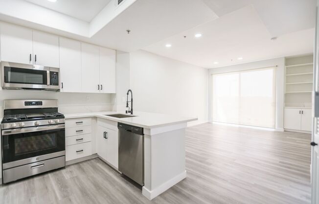 1 bed, 1 bath, 705 sqft, $2,548, Unit 322