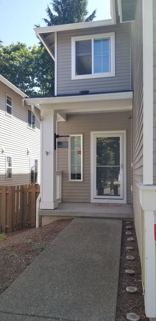 Move in Ready! - Tumwater Hill home with 3 bedroom 2.5 baths, Tumwater School District.