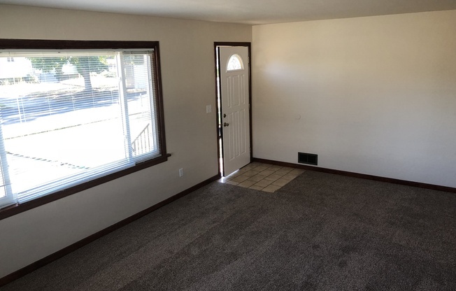 Charming Northside Rancher 3 bedrooms with 1.25 bathrooms.