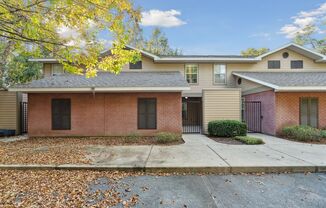 Townhome in Woods Edge!  New Floors and Fresh Paint!