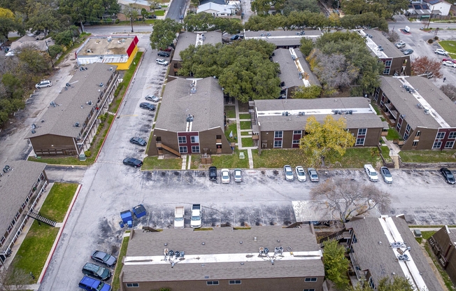 Green Oaks at Medical Apartments