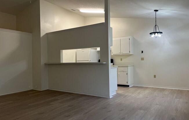 2 beds, 1 bath, 800 sqft, $1,395, Unit 204