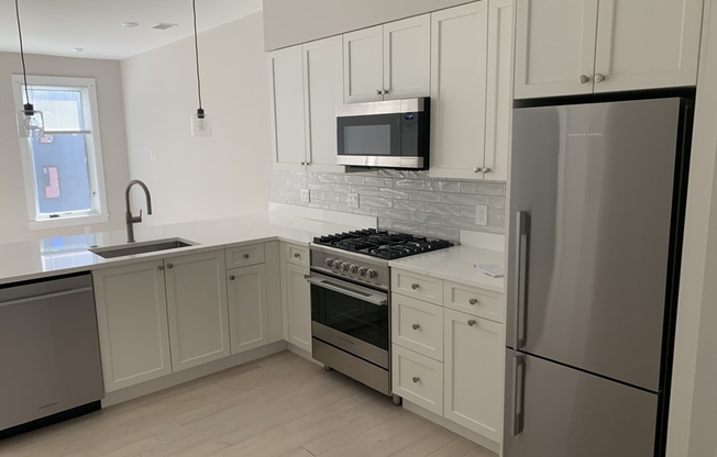 1 bed, 1 bath, 700 sqft, $3,425, Unit 306