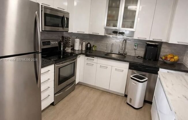 3 beds, 2.5 baths, $4,800, Unit APARTMENT 2106