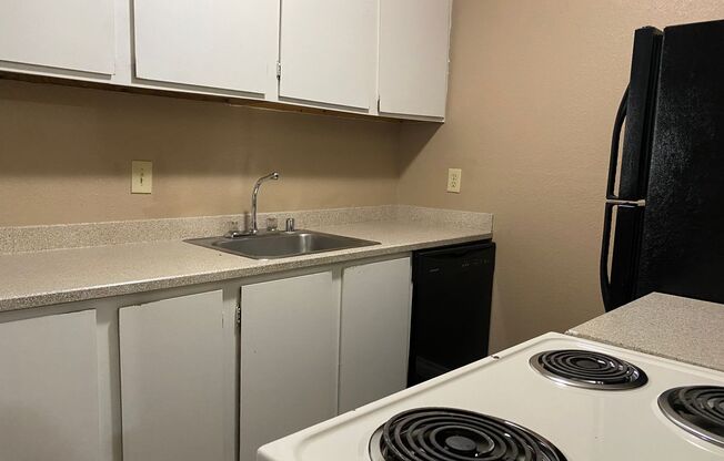 3 beds, 2 baths, 643 sqft, $2,000, Unit A206