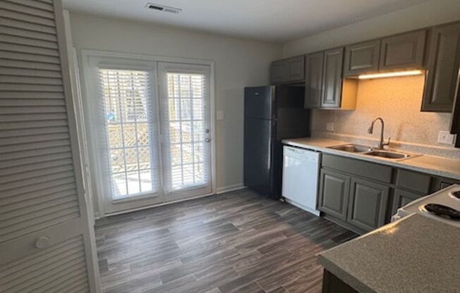 2 beds, 2 baths, 900 sqft, $1,038, Unit 202C