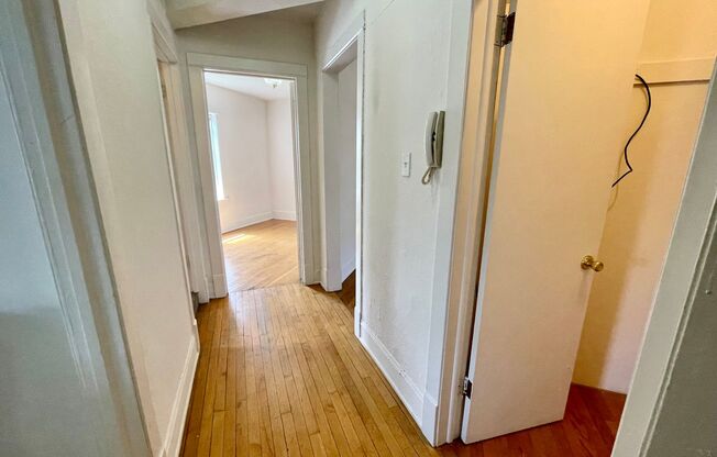 1 bed, 1 bath, $1,095, Unit 11