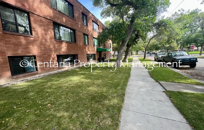 3 beds, 1.5 baths, $1,300, Unit 7