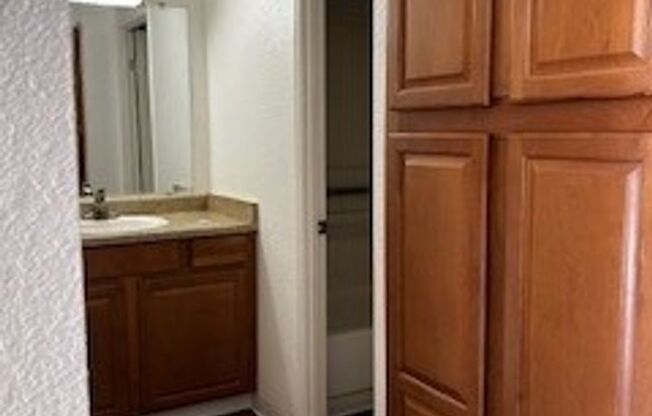 1 bed, 1 bath, 700 sqft, $1,425, Unit 51