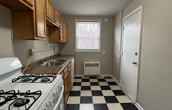 Hillside Court Apartments (318 N. 31st Ave.)