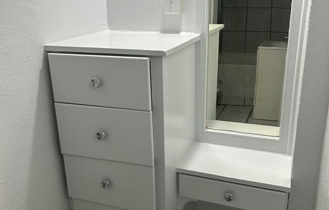 Studio, 1 bath, 525 sqft, $1,595, Unit 215