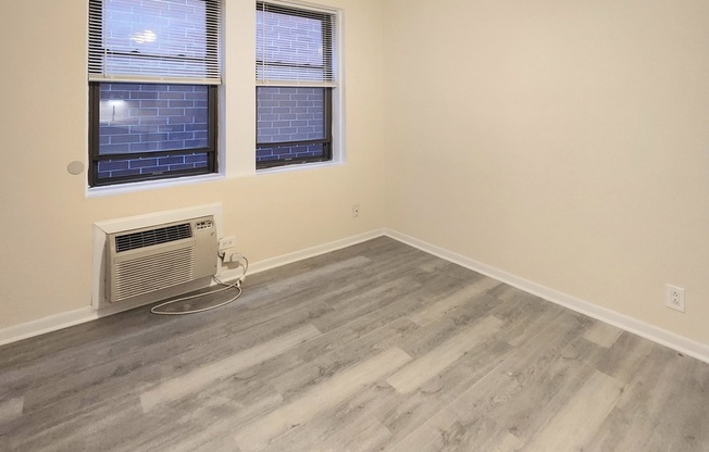 1504 N DEARBORN PKWY