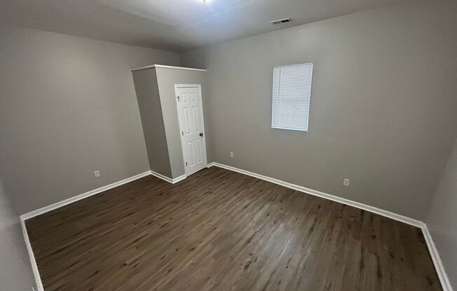 2 beds, 1 bath, $1,295